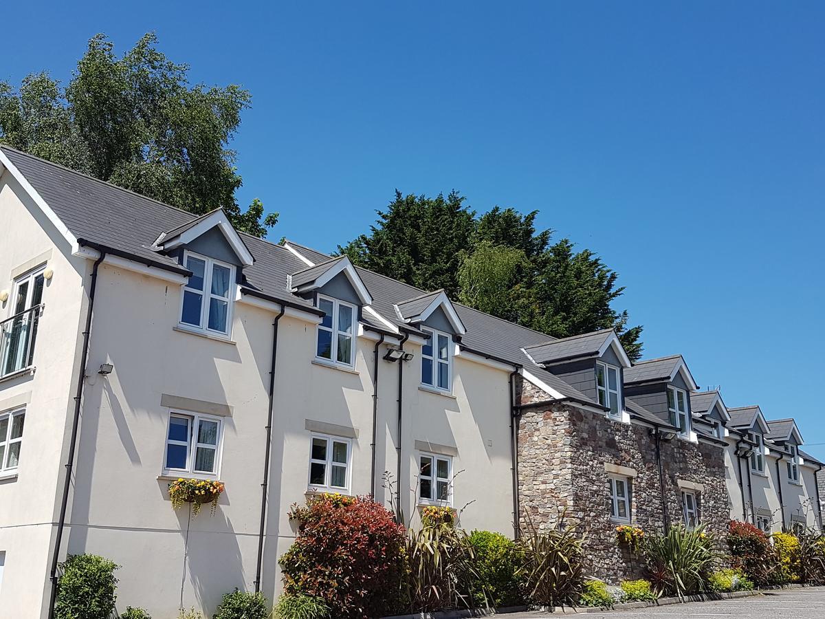 The Old Barn Inn Newport  Exterior photo